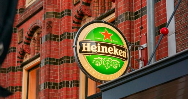 Grupo Heineken implementa IA para otimizar vendas e reduzir perdas no varejo
