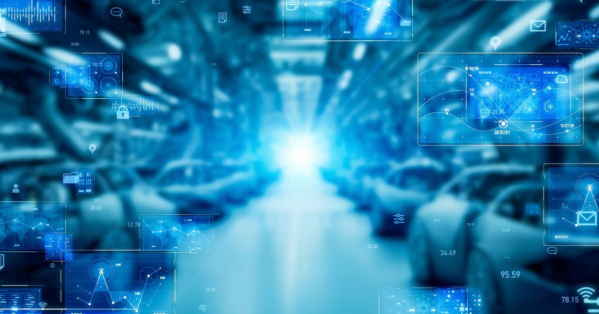 A imagem retrata uma linha de produção automotiva com um efeito futurista, destacando carros em fabricação em um ambiente industrial azul brilhante. Sobre a cena, há elementos gráficos transparentes representando dados digitais, gráficos, mapas, sensores e ícones tecnológicos, revelando conceitos como indústria 4.0, automação, inteligência artificial e paraná