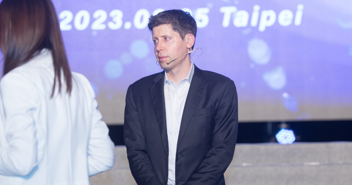 Sam Altman, CEO da OpenAI e fundador da Worldcoin. Imagem: Shutterstock