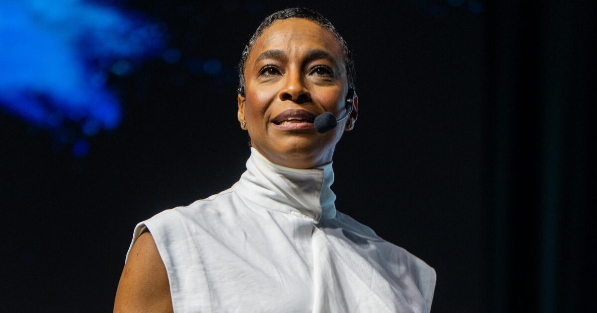 Dilma Campos, CEO da Nossa Praia e CSO da B&Partners.co no IT Forum Trancoso 2025. Imagem: PlayP Brasil